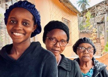 Fotógrafos registraram personagens, como as três gerações de família de Itabira -  (crédito: Projeto Estação/Divulgação)