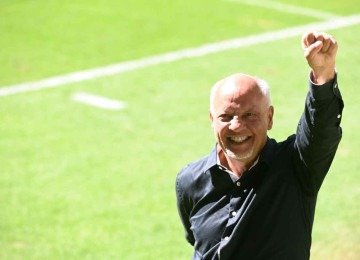 Reinaldo com o gesto que o consagrou no esporte, mas o estigmatizou para a ditadura -  (crédito: Leandro Couri/EM/D.A Press – 12/07/2024)