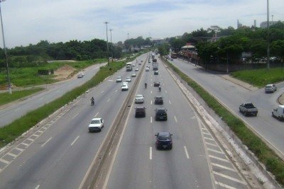 Vista do Anel Rodoviário através de viaduto da avenida Carlos Luz -  (crédito: Por Andrevruas - Obra do próprio, CC BY 3.0, https://commons.wikimedia.org/w/index.php?curid=9202854)
