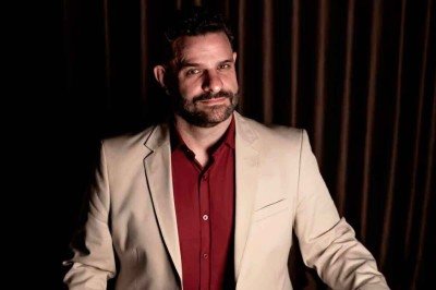 Adriano Grineberg afirma que lançar um álbum é como escrever um livro. cada música é um capítulo, diz  -  (crédito: @jmag.julia/Divulgação)