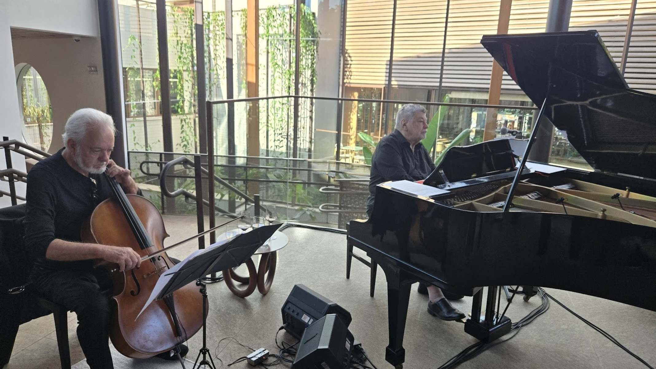 Apaixonante a apresentação de Wagner Tiso ao piano no Clara Arte