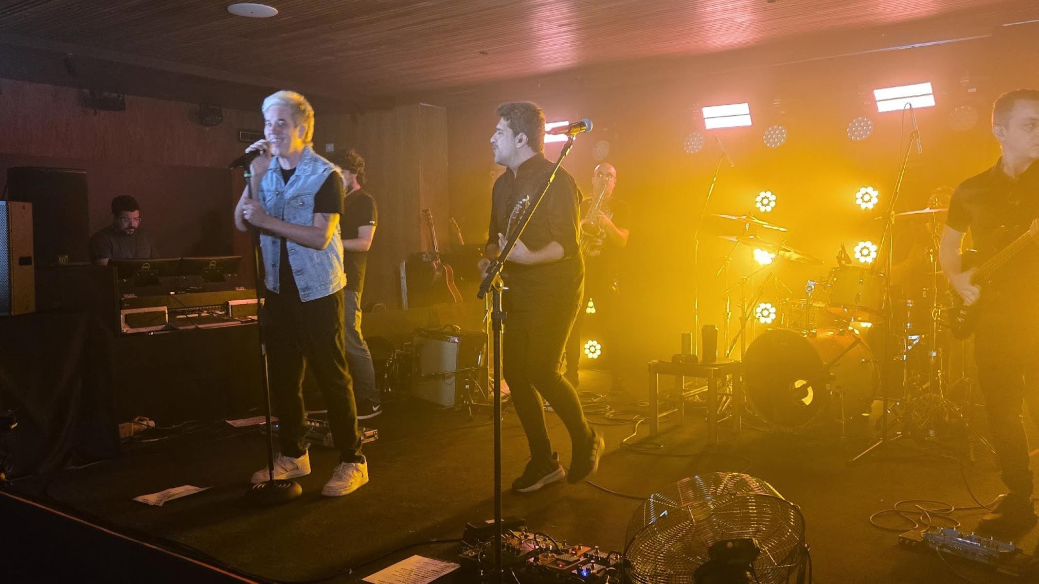 Os irmãos Rogério Frausino e Wilson Sideral cantaram pérolas sonoras de Cazuza-Carlos Altman/EM