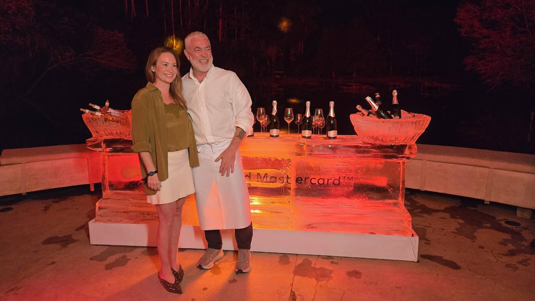 Roberta Catani e o chef Alex Atala no jantar especial em Inhotim