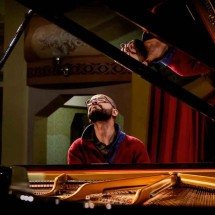 Filme revela a obstinação e o talento do pianista mineiro Moisés Mattos - Luiza Barreto/divulgação