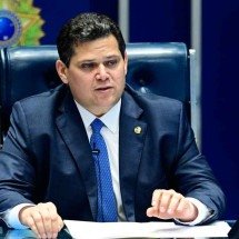   Davi Alcolumbre (União-AP) classificou a decisão como tentativa de 