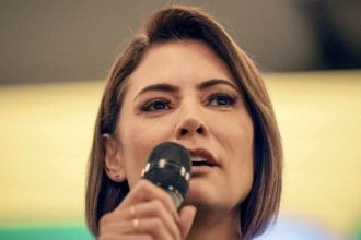 Embate de Michelle com filhos de Bolsonaro sepultou chances de ela disputar Planalto