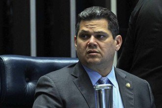 Em atrito com o Planalto, Alcolumbre também entra em confronto com o STF