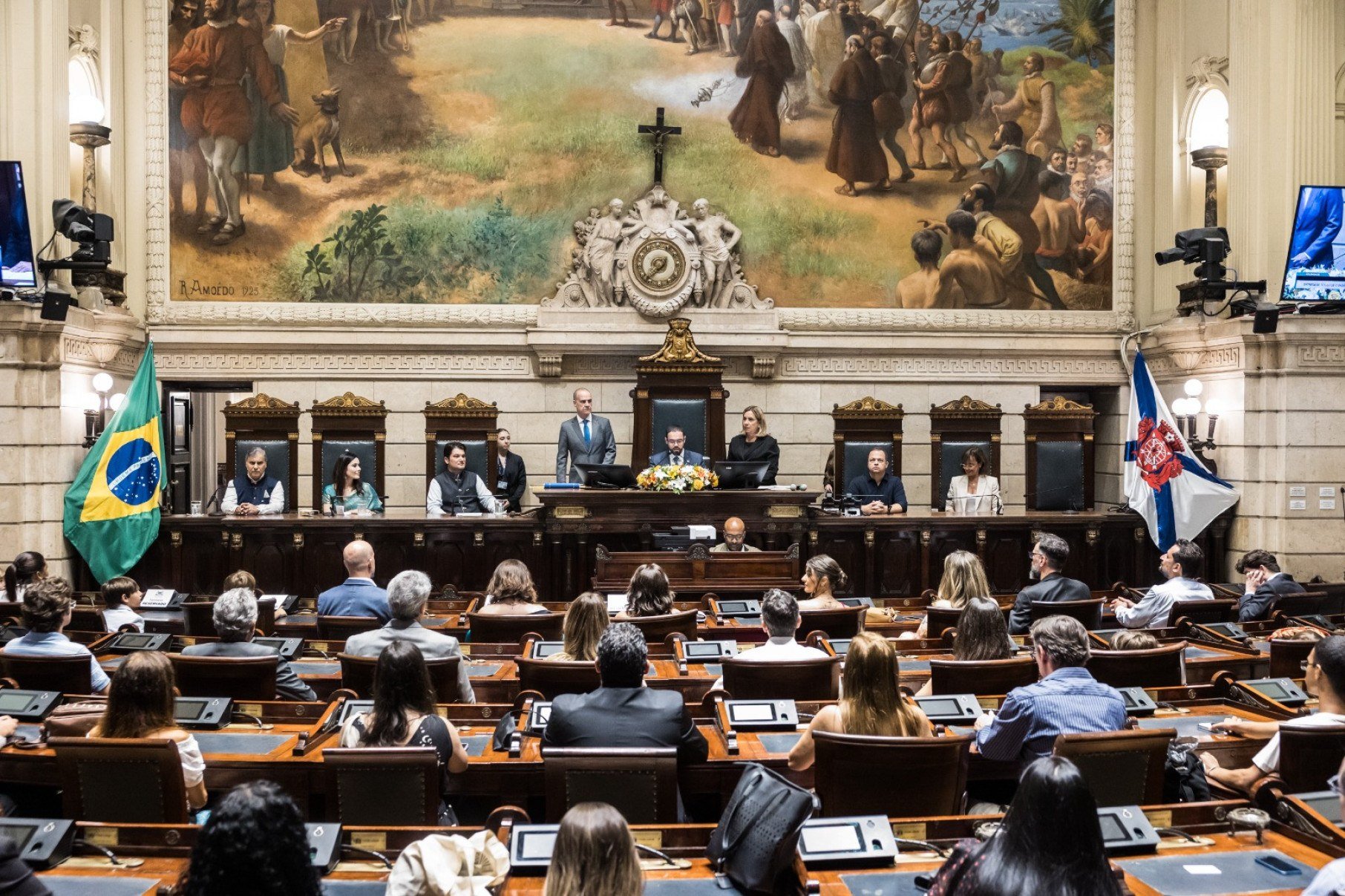 Leonardo Ananda Gomes recebe o título de Cidadão Honorário do Rio de Janeiro - DINO