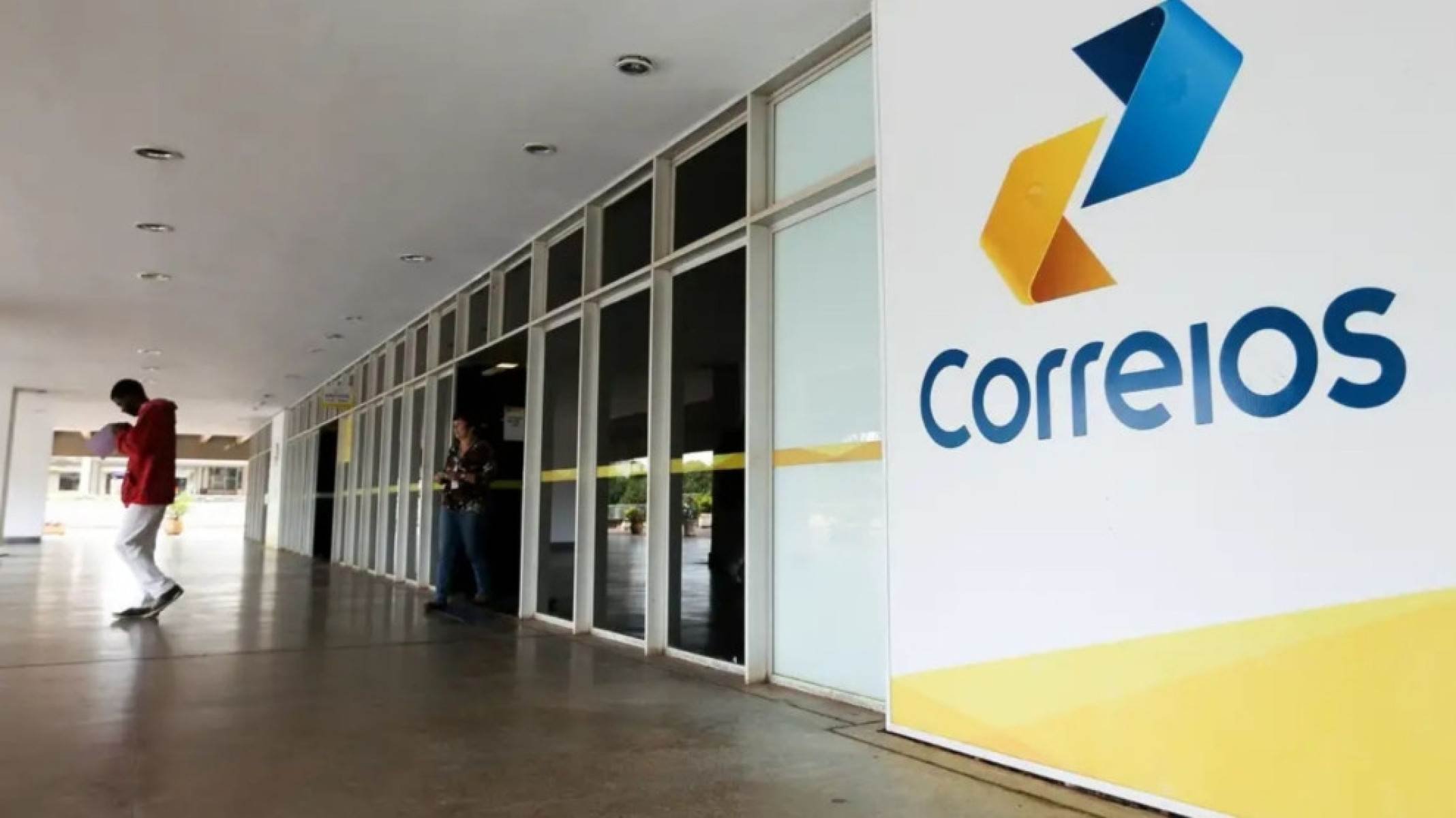 Com empréstimo barrado pelo Tesouro, Correios e bancos renegociam taxa de juros