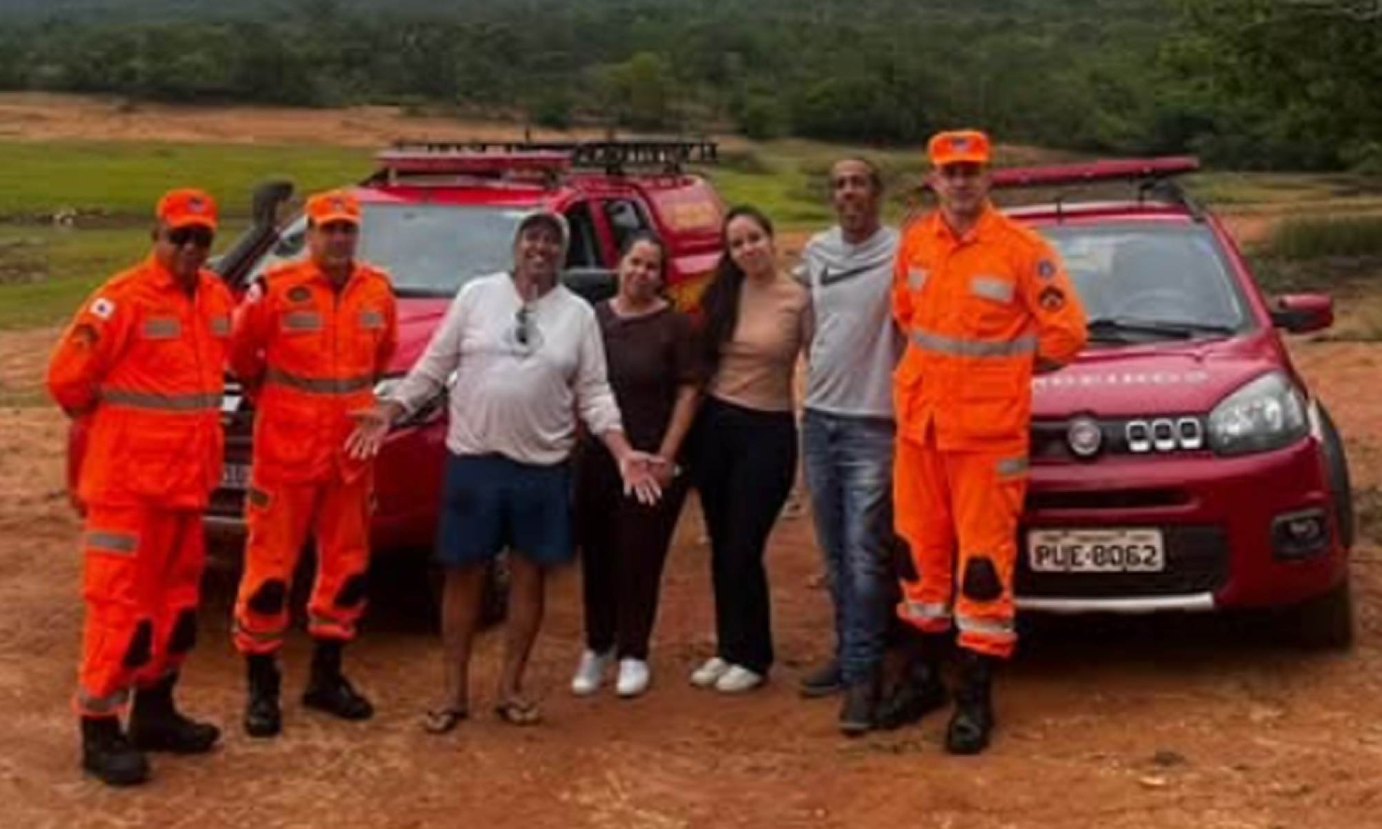Temporal vira barco de velejador em MG e ele usa velas contra hipotermia