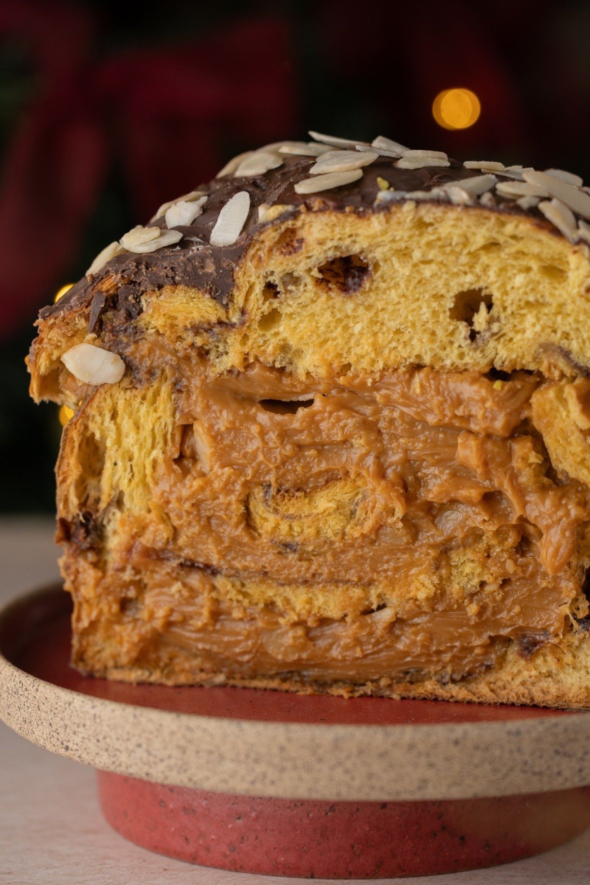 O doce de leite ganha a companhia das amêndoas laminadas no cardápio da Julia Chaves