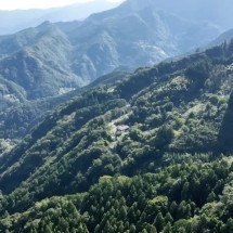 População idosa que vive no interior do Japão enfrenta condições extremas para manter viva tradição milenar - Reprodução/YouTube 