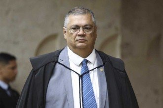 Torneira fechada: Dino manda suspender pagamento de emendas de Eduardo e Ramagem