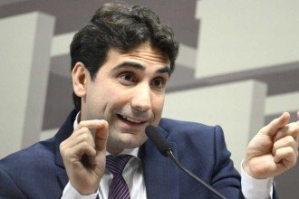 Economia desacelera no 3º trimestre, mas não deve sensibilizar o BC a cortar juros