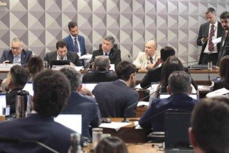 Sem ‘pré-sabatina’: governo consegue barrar convocação de Messias na CPI do INSS