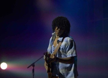 Mineiro de Divinópolis, o ator Raphael Elias diz que Djavan, negro como ele, o inspira a correr atrás de seus sonhos -  (crédito: André Wanderley/divulgação)