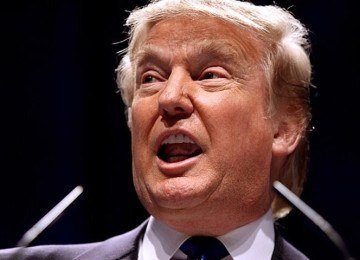 Trump sancionou Alexandre de Moraes pela Lei Magnitsky, bloqueando bens, restringindo visto e acusando o ministro de violações de direitos humanos. Em paralelo, elevou tarifas sobre produtos brasileiros para 50%, classificando o país como ameaça. -  (crédito:  Wikimedia Commons)