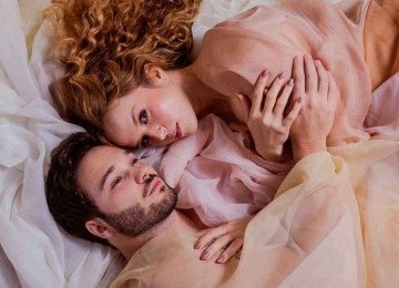 Bernardo e Luiza filaretti revelam que foi um desafio entender o que seria a falta de intimidade entre os personagens. neste fim de semana, O casal fica em cartaz no cine Theatro brasil -  (crédito: Lorena Zschaber/Divulgação)