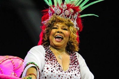 Em 2018, a tradicional escola de samba de São Paulo, Mocidade Alegre, homenageou os 70 anos de vida e os 45 anos de carreira de Alcione, com o enredo 'A voz marrom que não deixa o samba morrer'. -  (crédito: Reprodução/@alcioneamarrom)