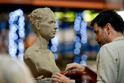 Ceramistas experientes estarão na feira, demonstrando técnicas para criar esculturas ricas em detalhes -  (crédito: João Drickson/Divulgação)