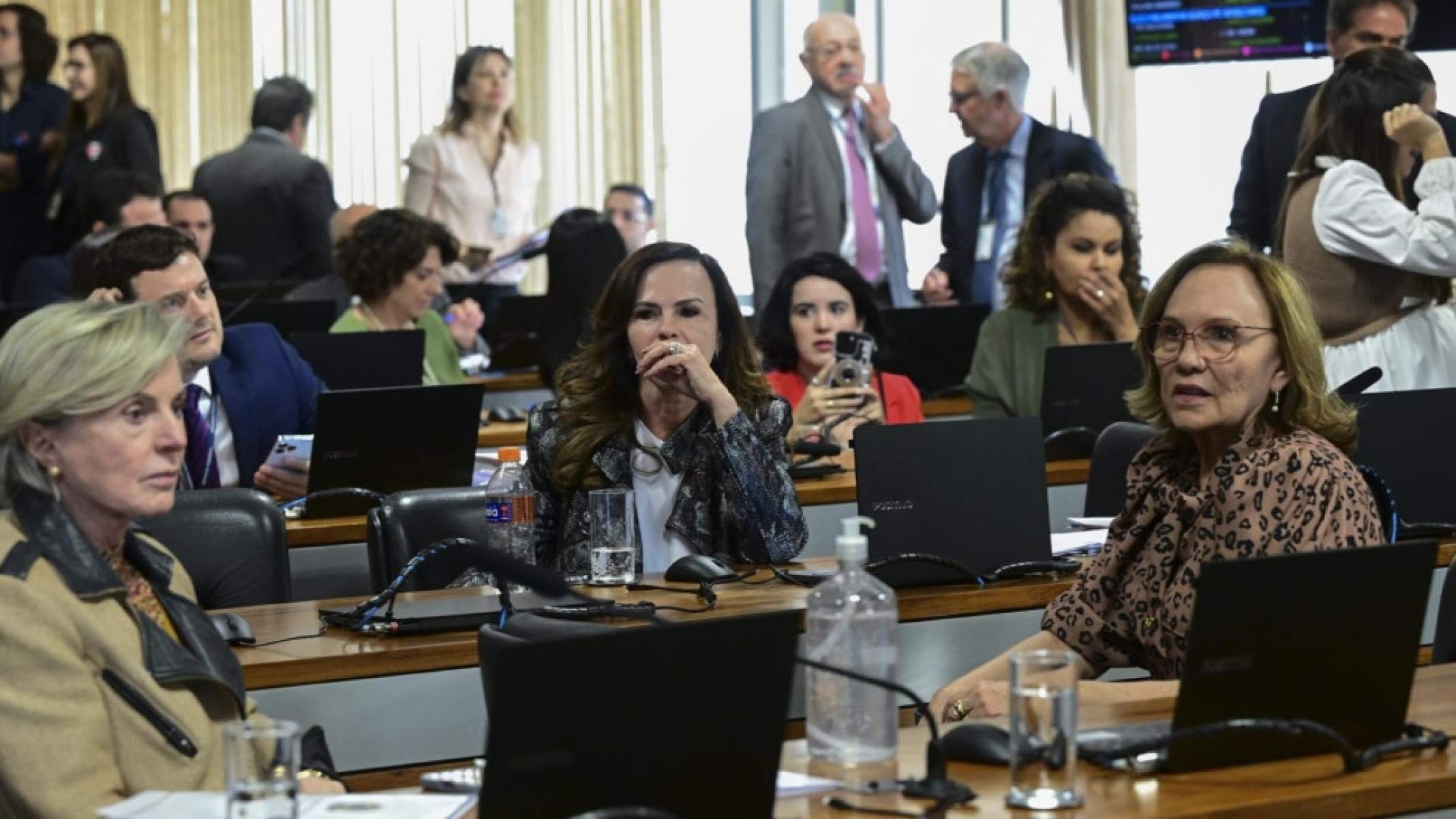 Estimativa de arrecadação com tributação de bets e fintechs diminui R$ 1 bilhão - Platobr Politica