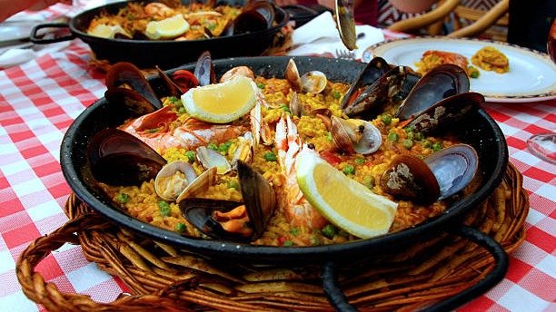 Paella, tapas e cremes: pratos típicos de Barcelona para provar