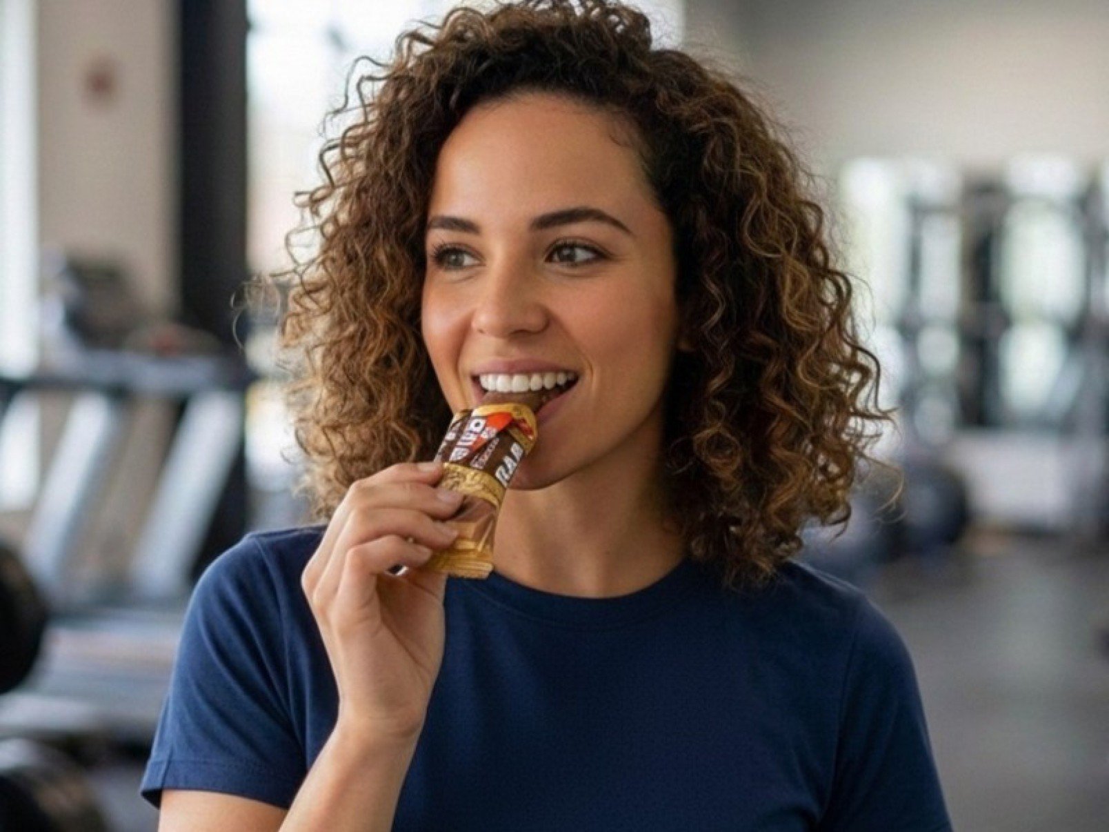 Barrinha proteica recebe selo de gordura e levanta debate - DINO