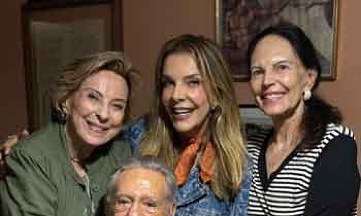 O aniversariante de hoje, Ildeu Koscky com as amigas Vera Comini, Adriana Vasconcelos e Katia Lage -  (crédito: Isabela Teixeira da costa/em/d.a press)