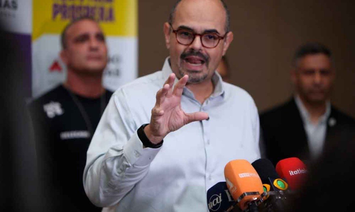 Simões conduz reuniões sucessivas com parlamentares e prefeitos, costura apoios partidários e antecipa arranjos -  (crédito: Edésio ferreira/em/d.a presss)