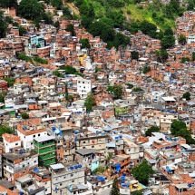 3,1 milhões em favelas vivem em vias onde só é possível passar de bicicleta, moto ou a pé - chensiyuan/wikimedia commons