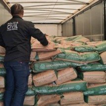 Polícia recupera 28 toneladas de leite em pó adquiridas por estelionato - PCMG