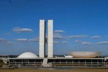 Senado cria m&#234;s de 40 dias para cargos de confian&#231;a e sal&#225;rios podem dobrar o teto