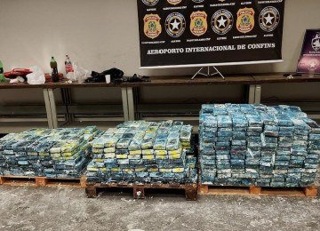 Droga foi embarcada em São Paulo e descoberta por cães farejadores em Confins -  (crédito: PF)