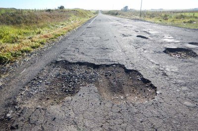 Um grupo de estudo formado por cientistas britânicos e chilenos desenvolveu um asfalto “regenerativo”, com capacidade para reparar as suas próprias rachaduras. A tecnologia inovadora pode reduzir os buracos nas estradas e aumentar a vida útil dos pavimentos.

 -  (crédito: Divulgação)