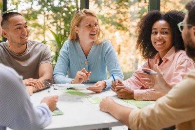 Com várias pessoas jogando juntas, é possível fazer mais apostas, mas gastando menos -  (crédito: pikisuperstar/FreePik)