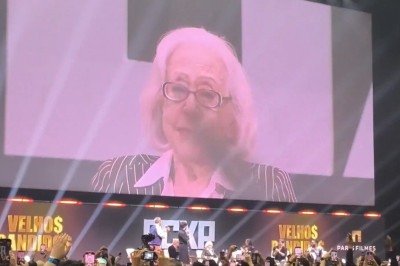 Fernanda Montenegro foi ovacionada no painel de Velhos Bandidos durante a CCXP25 e emocionou o público ao falar sobre carreira e envelhecimento no cinema -  (crédito: redes sociais)