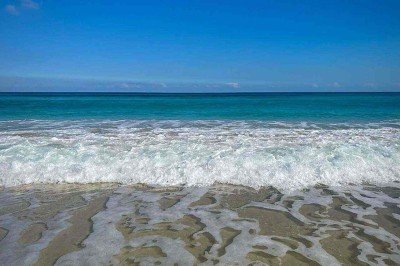 As praias da Tunísia enfrentam uma grave ameaça devido à erosão acelerada, impulsionada pela urbanização desordenada e mudanças climáticas. -  (crédito: Wikimedia Commons/Sharon Hahn Darlin)