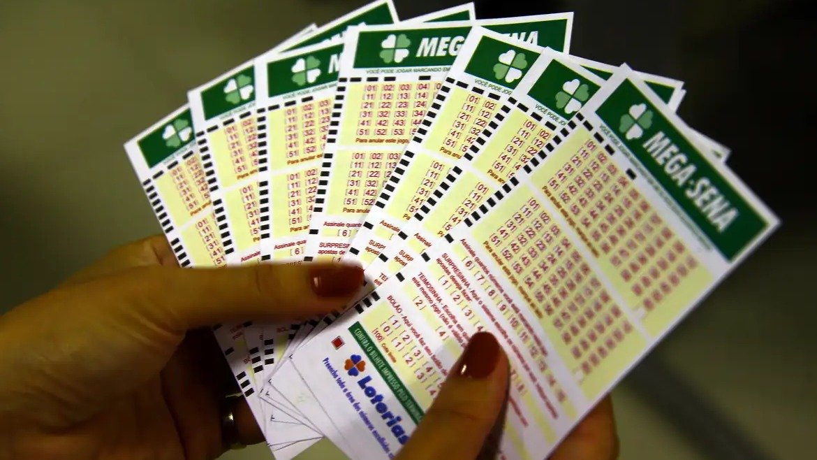 Mega-Sena acumulada: 5 dicas para apostar de forma mais inteligente -  EBC