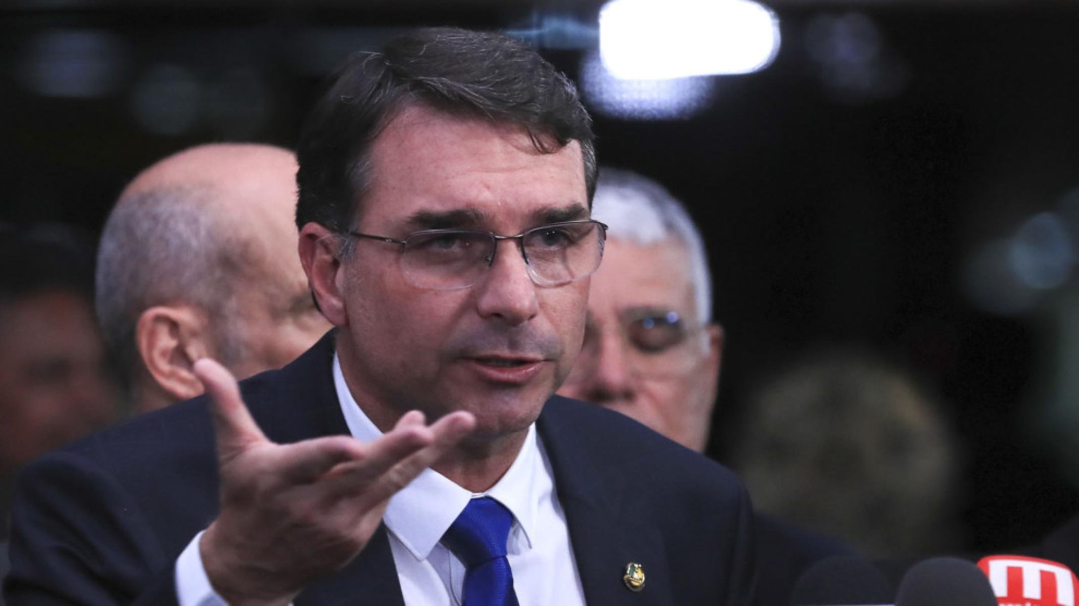 Bolsa cai após sinalização de Flávio Bolsonaro para a presidência em 2026 - Platobr Politica