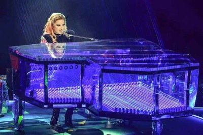 Alguns artistas que brilham como cantores também se destacam ao piano — talento que atravessa gerações. A seleção reúne nomes atuais e lendas já falecidas que marcaram a música com essa dupla habilidade artística. -  (crédito: Divulgação)