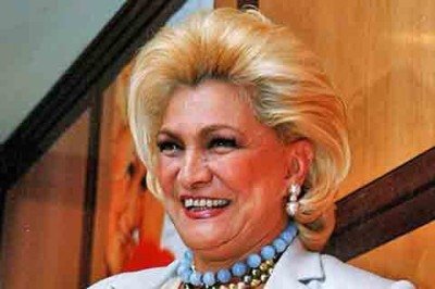 Há 13 anos, no dia 29 de setembro de 2012, o Brasil se despedia de Hebe Camargo. A apresentadora, que morreu aos 83 anos vítima de câncer no peritônio, deixou um legado marcante na televisão brasileira. A seguir, o Flipar relembra a sua trajetória!
 -  (crédito:  Sergio Savarese/Wikimédia Commons)