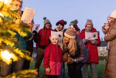 Cantar com outras pessoas pode ser mais benéfico do que cantar sozinho -  (crédito: Getty Images)