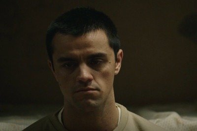 Felipe Simas vive uma fase de destaque na carreira, conciliando televisão, streaming e agora cinema. Em cartaz na novela 'Dona de Mim' e integrando o elenco da série 'Tremembé', o ator alcança seu primeiro papel protagonista nas telonas com a cinebiografia 'Asa Branca' - A Voz da Arena. -  (crédito: Reprodução Prime Video )