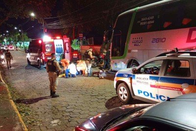 Local precisou ser isolado para resgate seguro das vítimas -  (crédito: Divulgação/Polícia Militar)