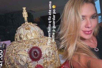Vírginia fez selfie ao lado de panetone de R$ 5mil -  (crédito: Reprodução / Instagram)