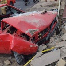 Acidente de trânsito deixa casal preso às ferragens na Grande BH - Divulgação/Corpo de Bombeiros