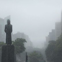 Chuva intensa pode atingir BH e mais de 800 cidades de MG - Edésio Ferreira/EM/DA Press