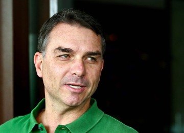 Flávio Bolsonaro conversou com a imprensa após culto em Brasília neste domingo (7) -  (crédito: Evaristo Sa / AFP)