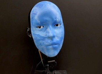 Robôs humanoides estão cada vez mais presentes nas feiras de tecnologia e nos projetos de muitas empresas, mas uma startup chinesa parece ter atingido um novo nível. -  (crédito: Reprodução)