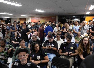 Servidores da área alegam que sofrem com uma defasagem de 48,5% nos vencimentos -  (crédito: Túlio Santos/EM/D.A.Press)